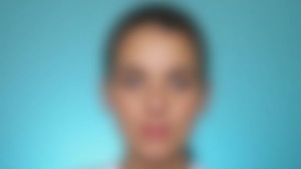 Discover your ideal look with our face shape detector